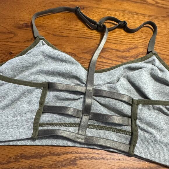 real Brand Muted Green Strappy T Back Sports Bra Wireless Size Large No Padding - Picture 4 of 5